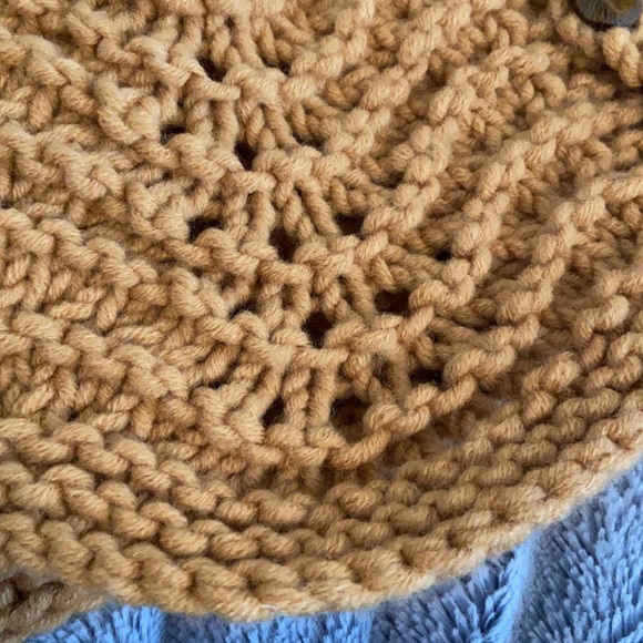 One of a Kind Hand Knit Shell Capelet - Picture 4 of 4